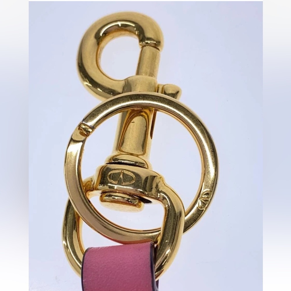 ❌ Valentino Garavani Pink Leather Keychain - Picture 2 of 4